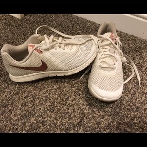 Women’s Nike flex experience